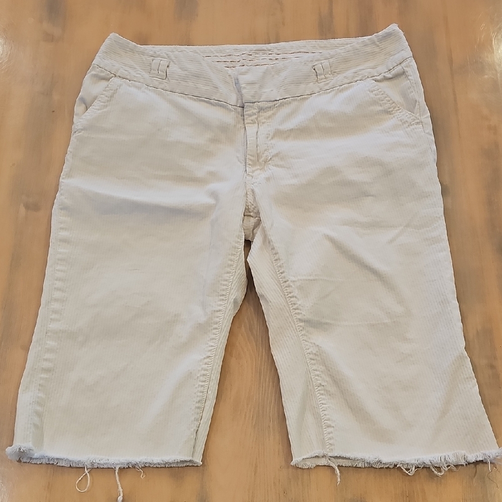 GAP White Cut-Off Shorts 10